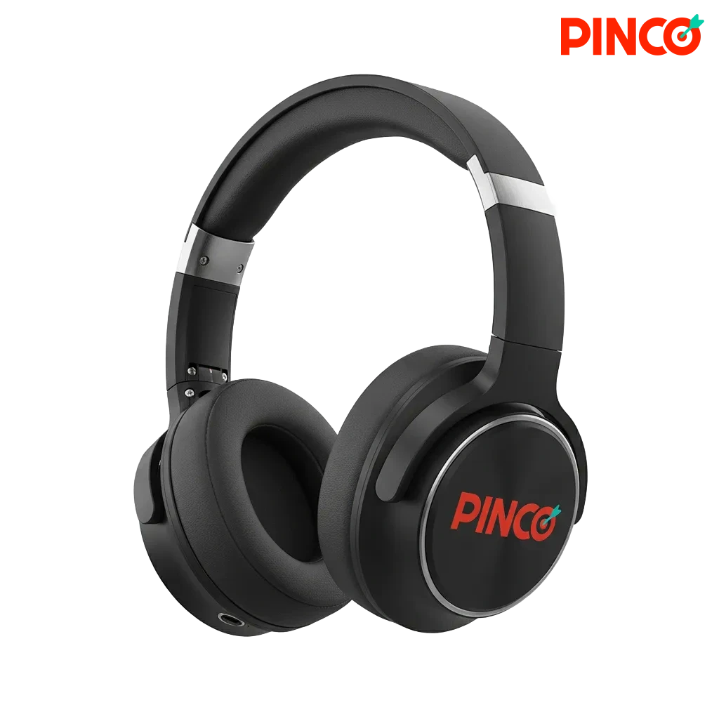 Pinco 24/7 support: chat, phone, email, messaging in EN/FR. Replies: chat <2m, phone 1-3m, email 2-12h, messaging 15-60m